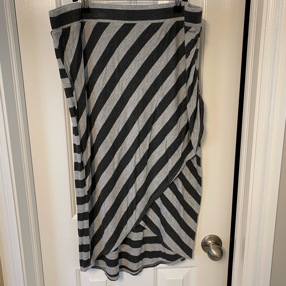 Dark and light grey stripped tulip skirt, size 2X